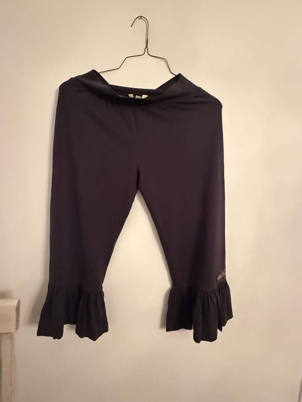 Matilda Jane Pants Size L Women’s Black Big Ruffle Bottom Leggings